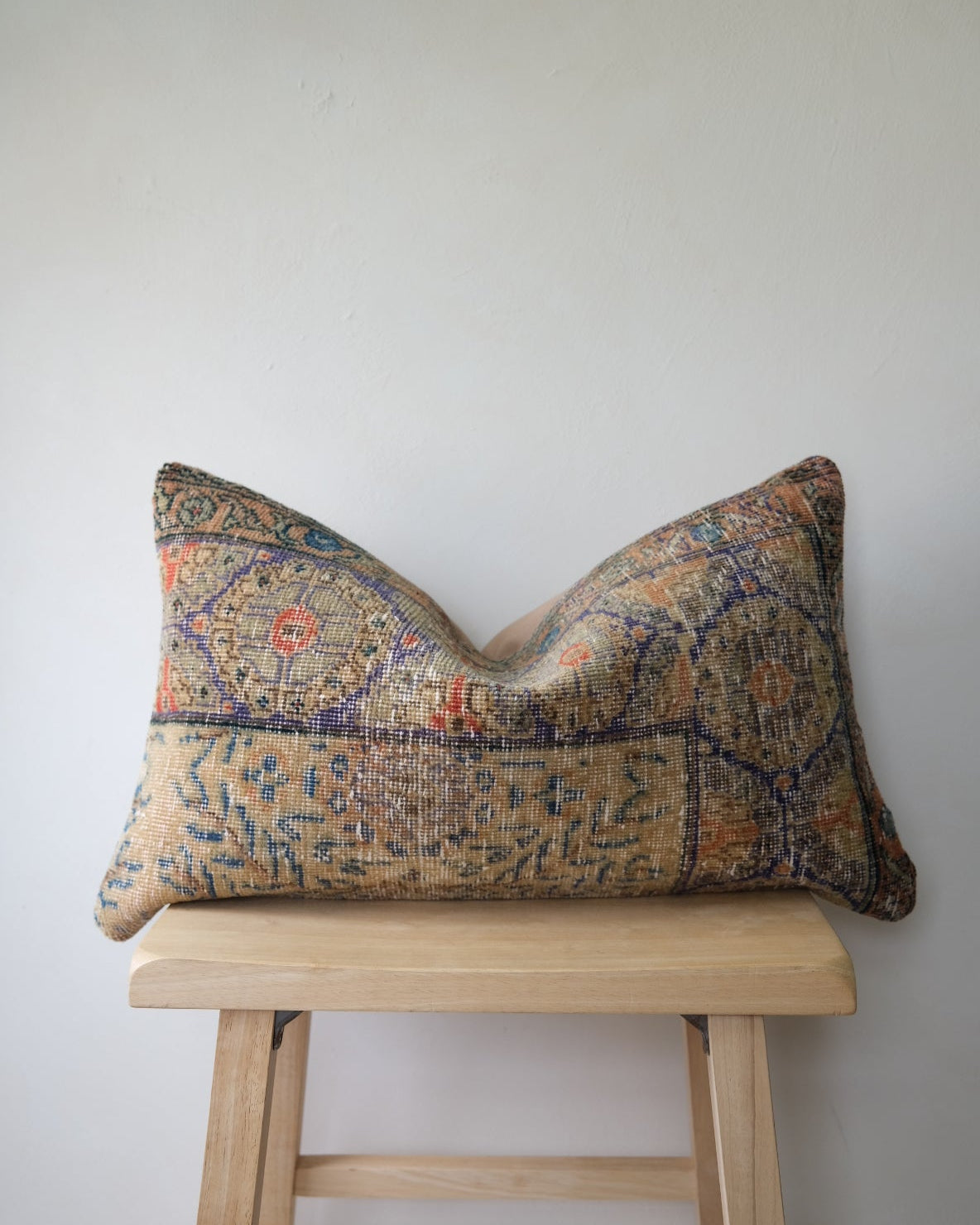 Sola Turkish Lumbar Var. 2