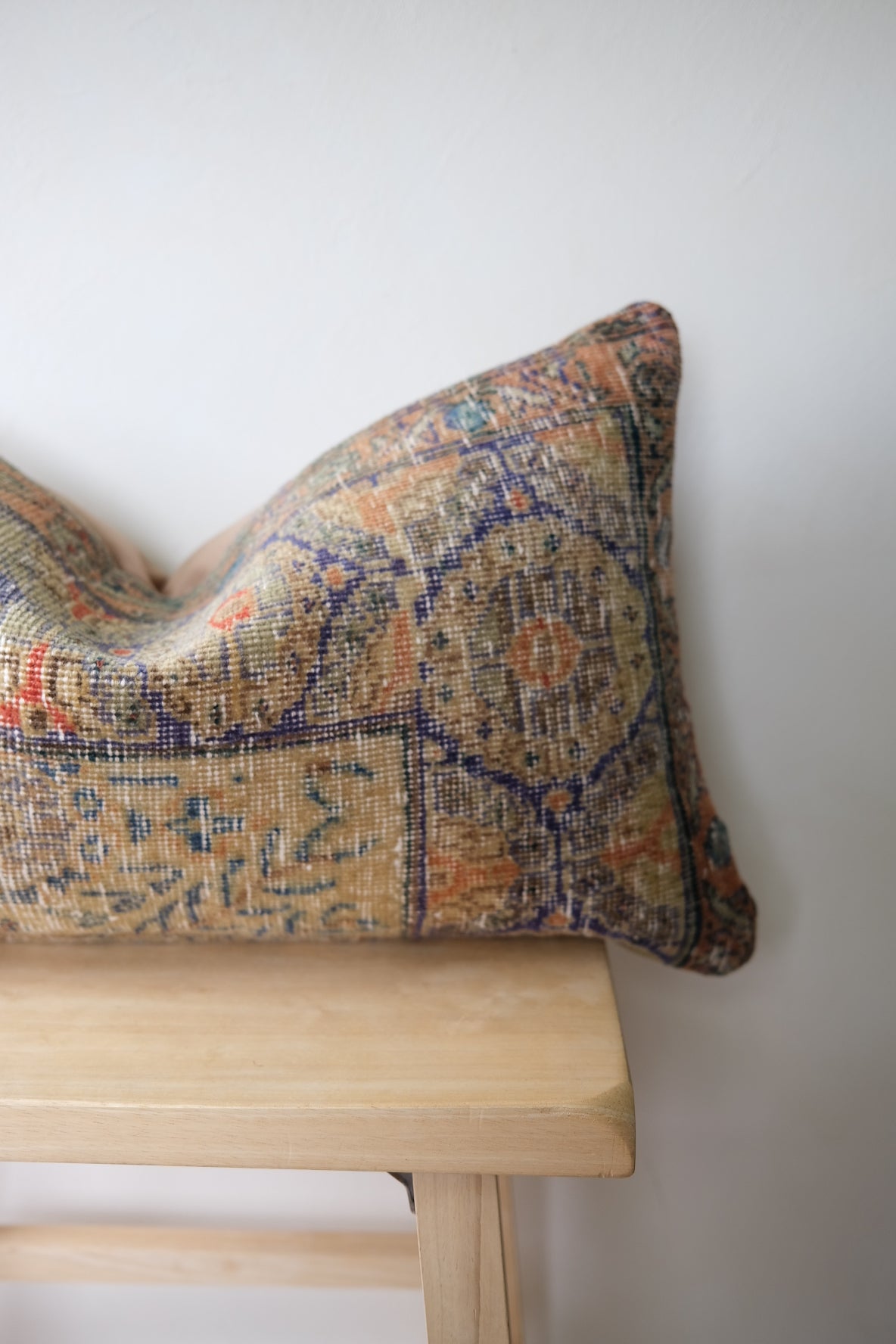 Sola Turkish Lumbar Var. 2