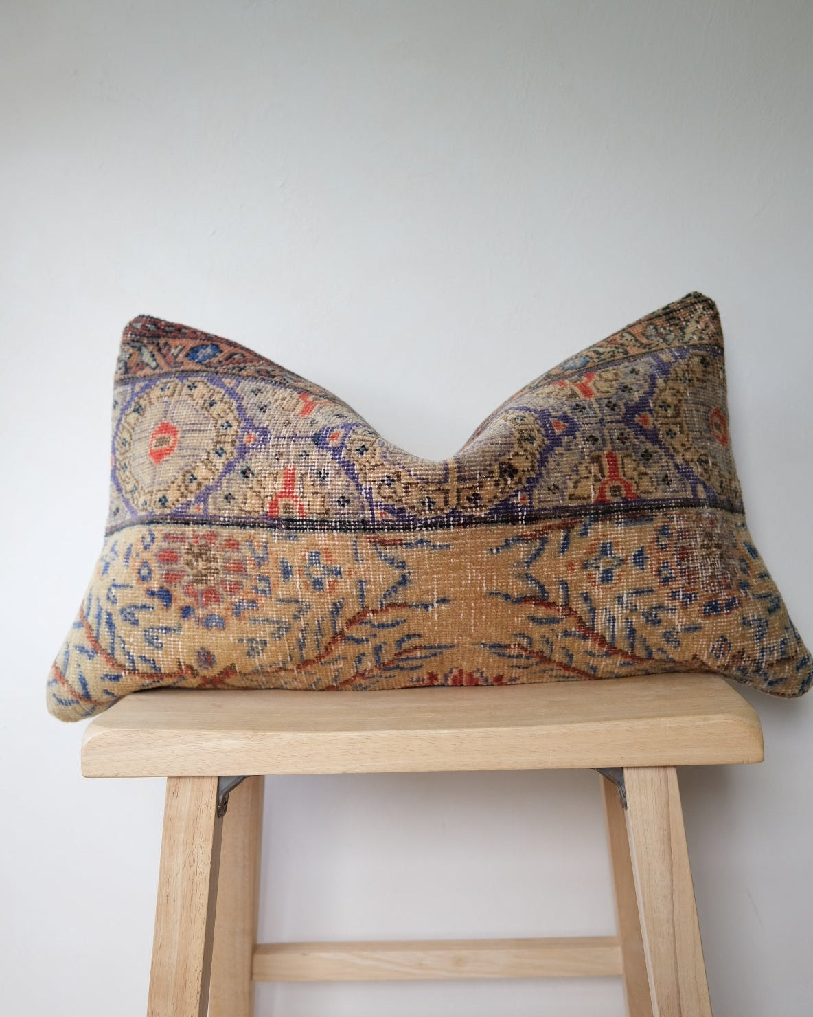 Sola Turkish Lumbar Var. 1