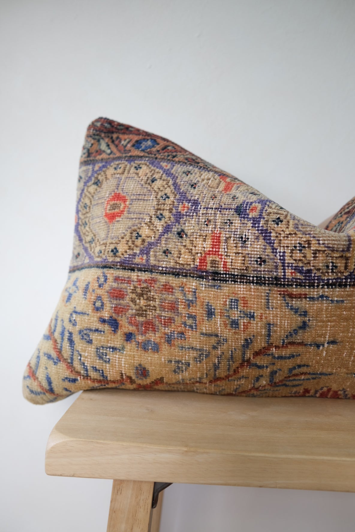 Sola Turkish Lumbar Var. 1