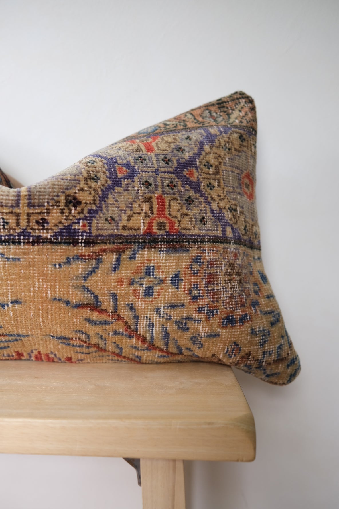 Sola Turkish Lumbar Var. 1