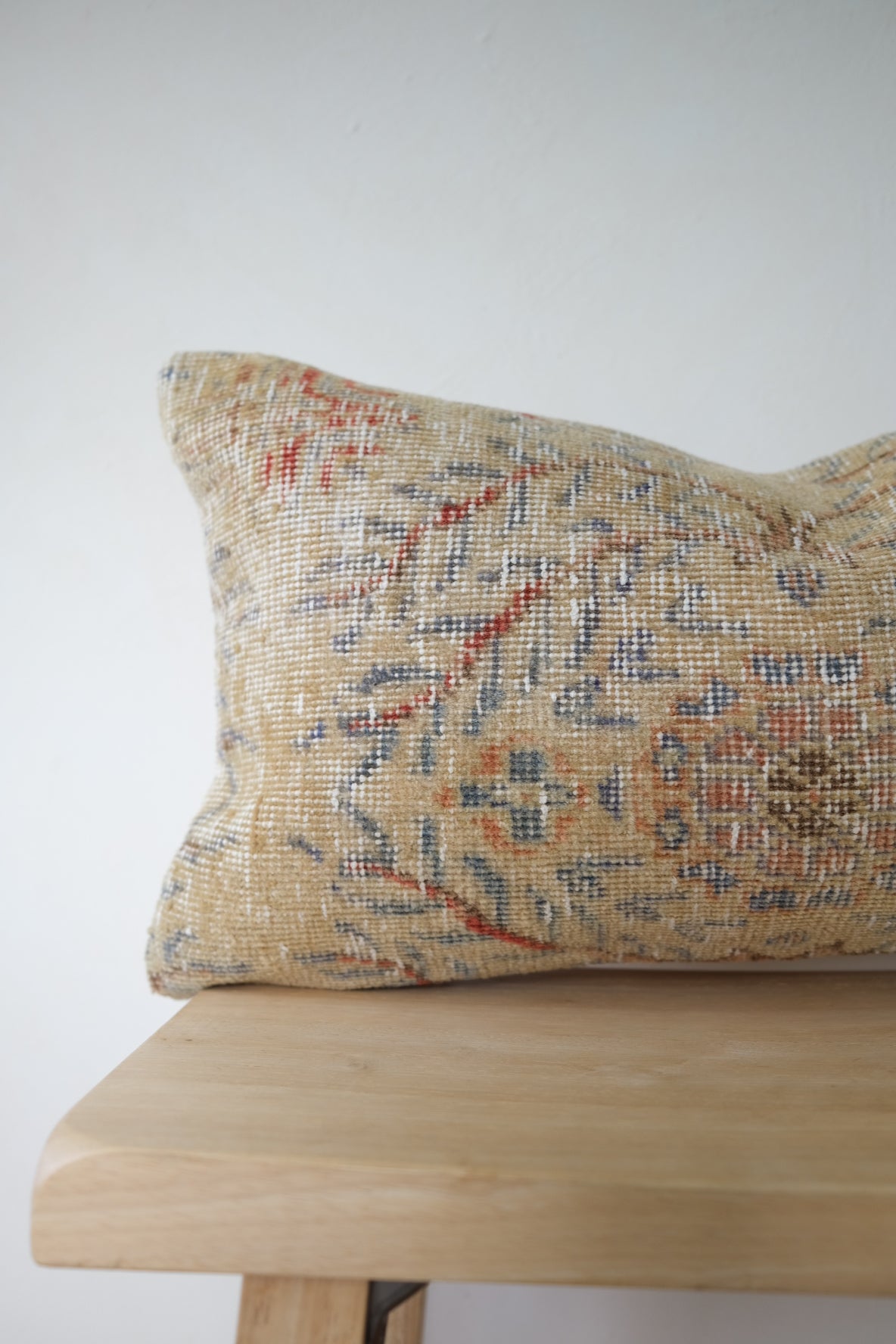 Sola Turkish Lumbar Var. 3