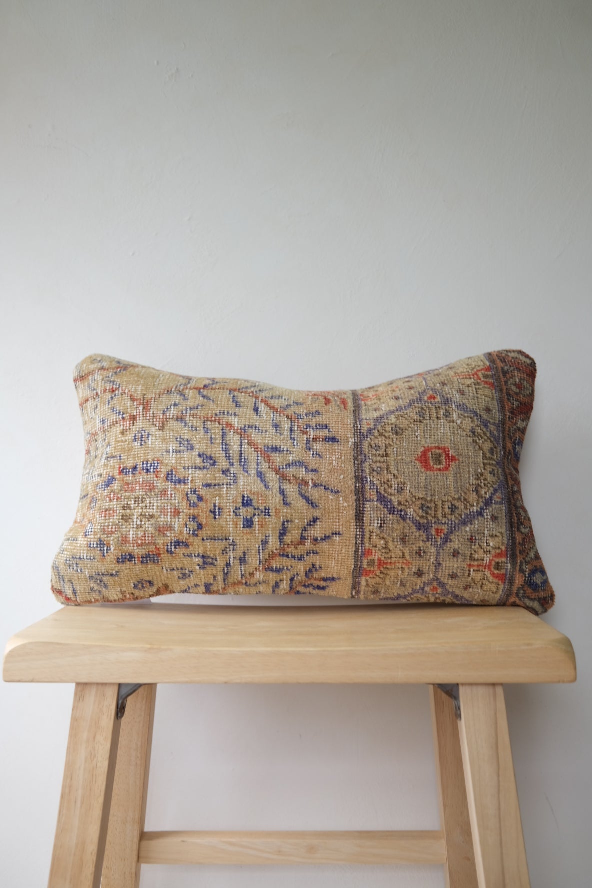 Sola Turkish Lumbar Var. 2