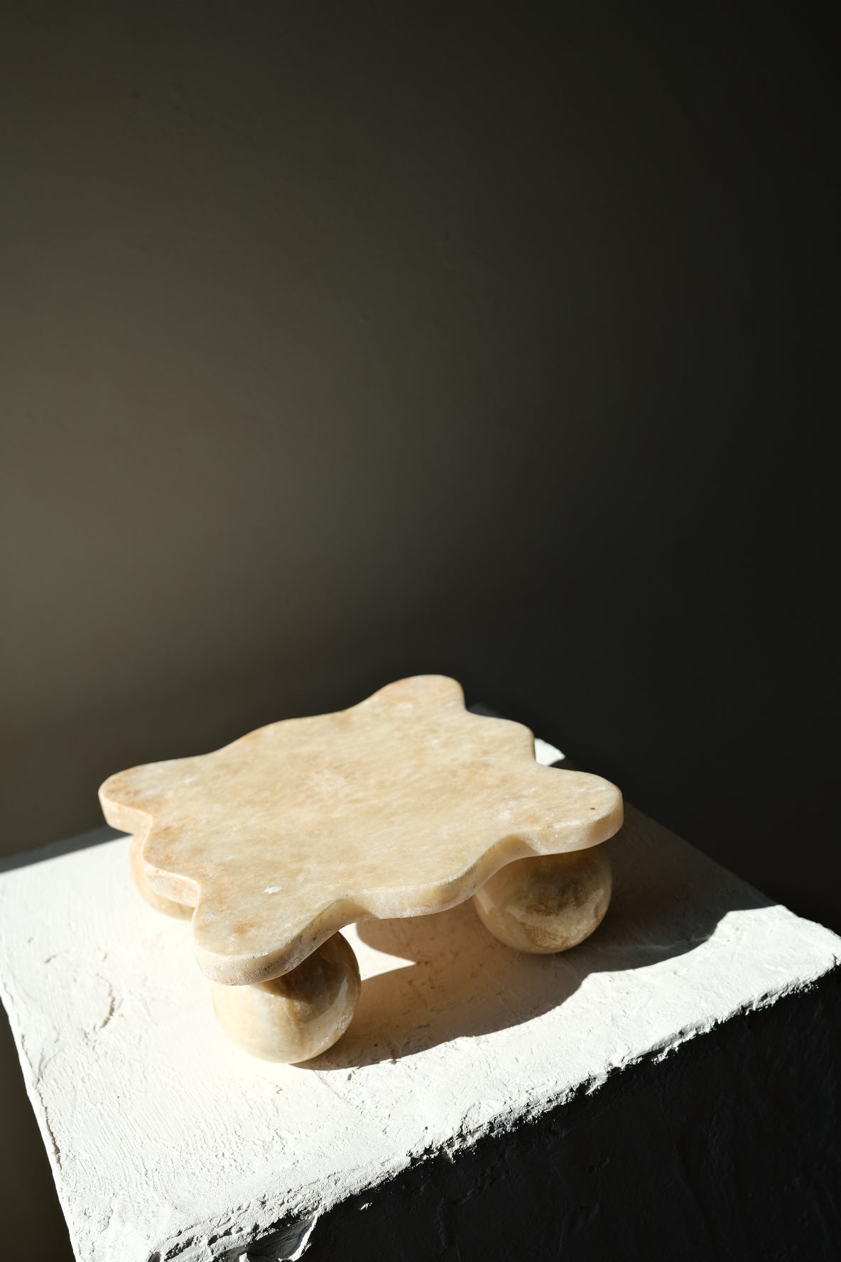 Onyx Pedestal Tray