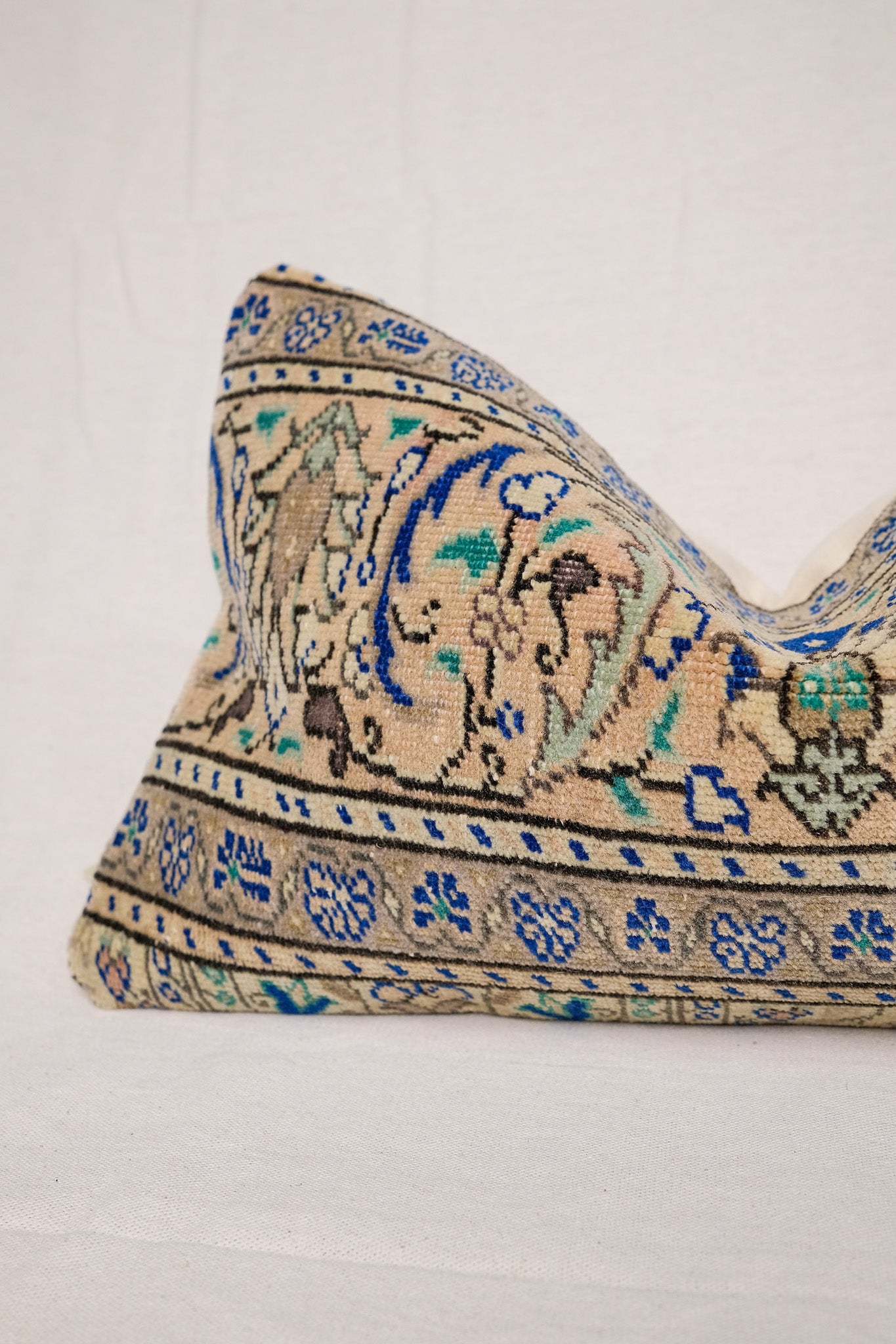 Fatma Turkish Vintage Rug Lumbar No. 1