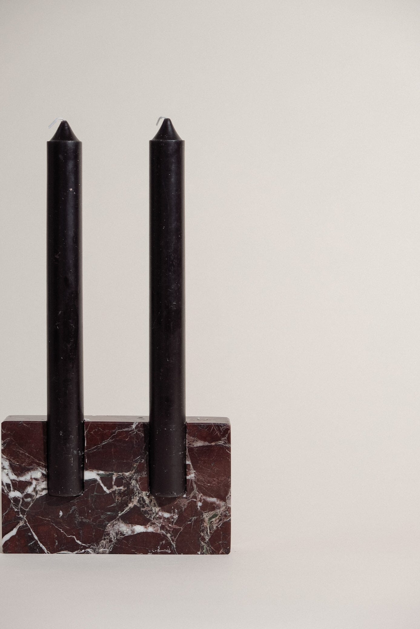 Rosso Lepanto with Onyx black candle