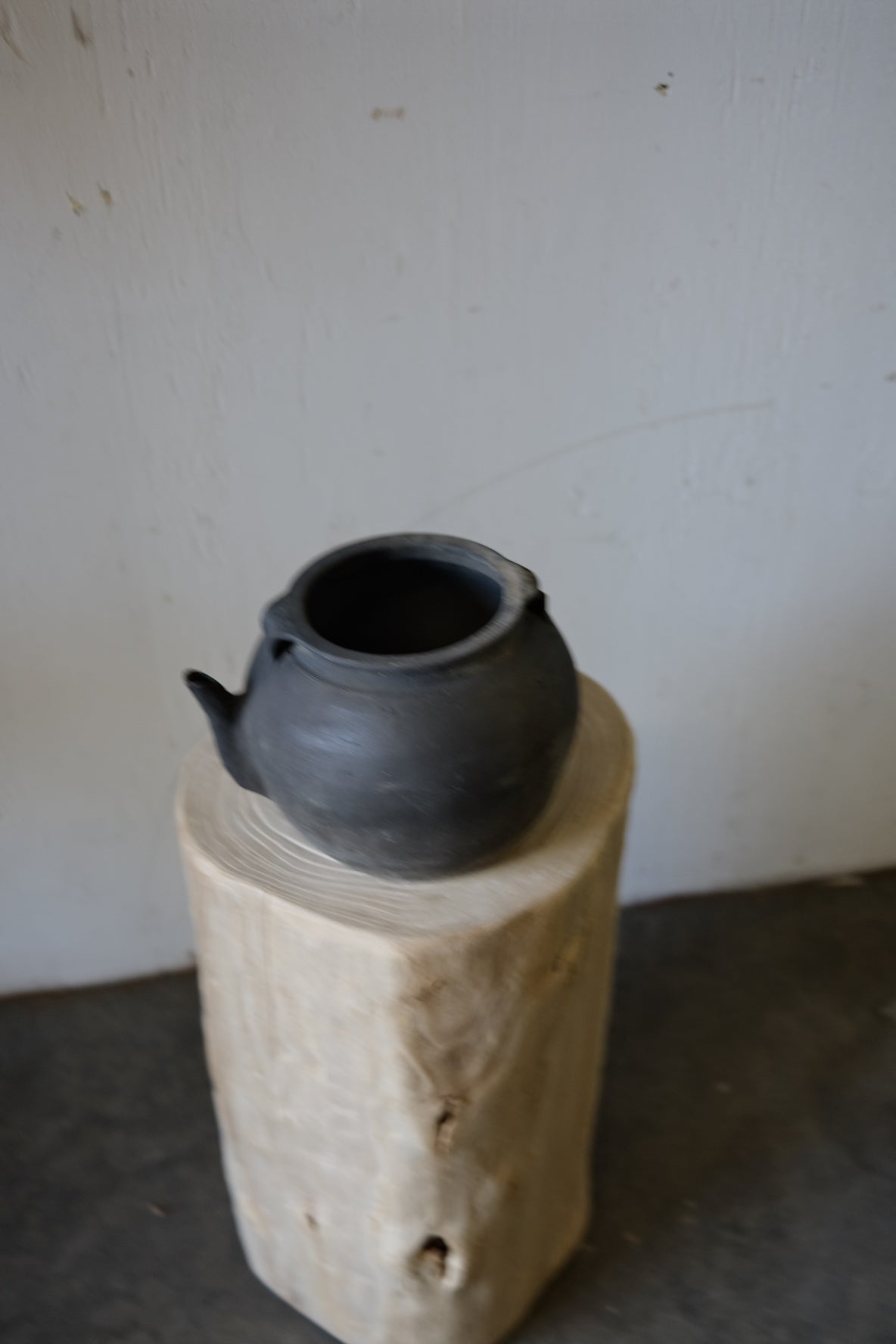 Medium Grey Pot with Lip