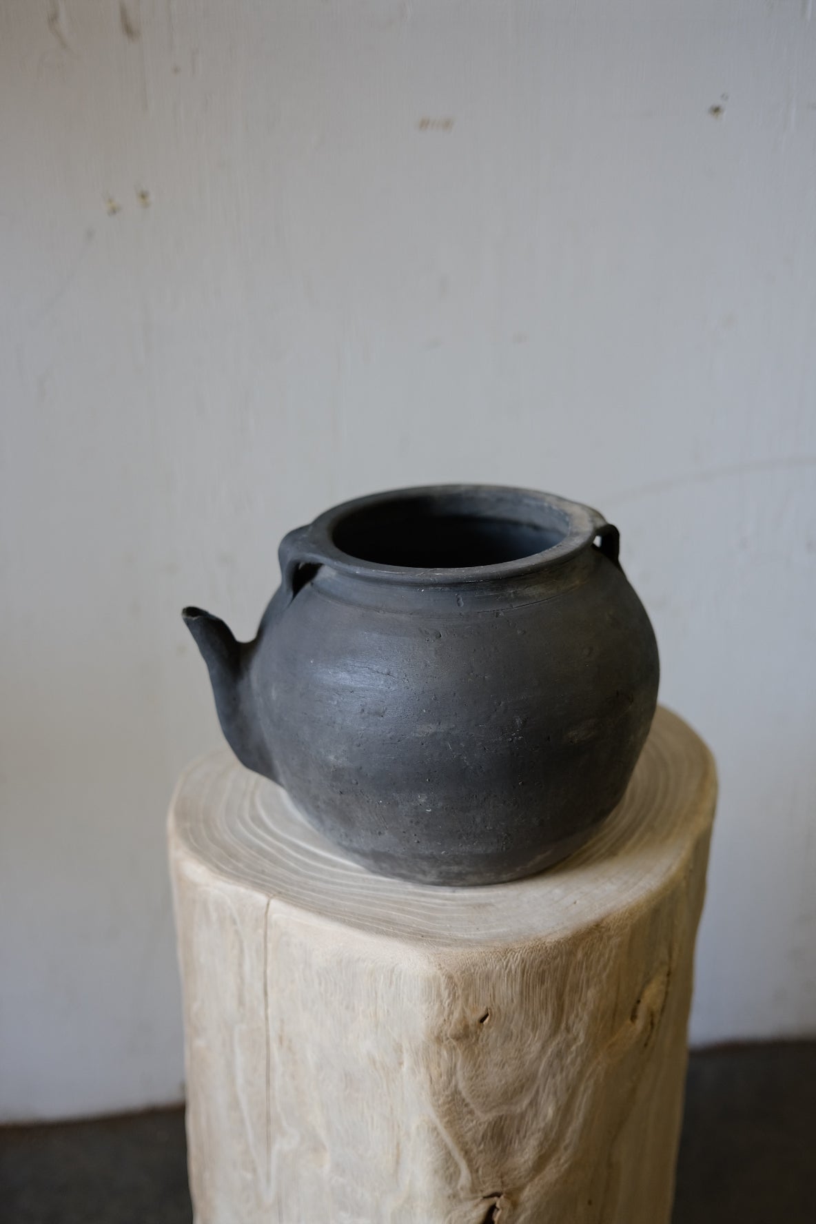 Medium Grey Pot with Lip