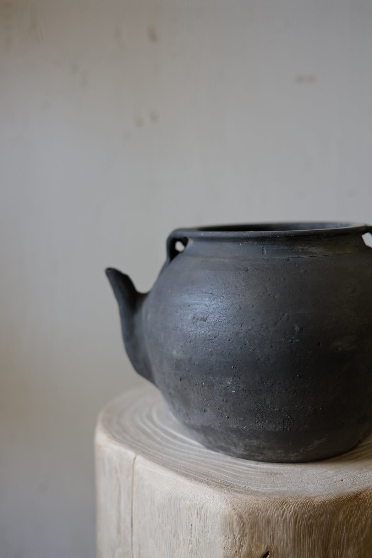 Medium Grey Pot with Lip