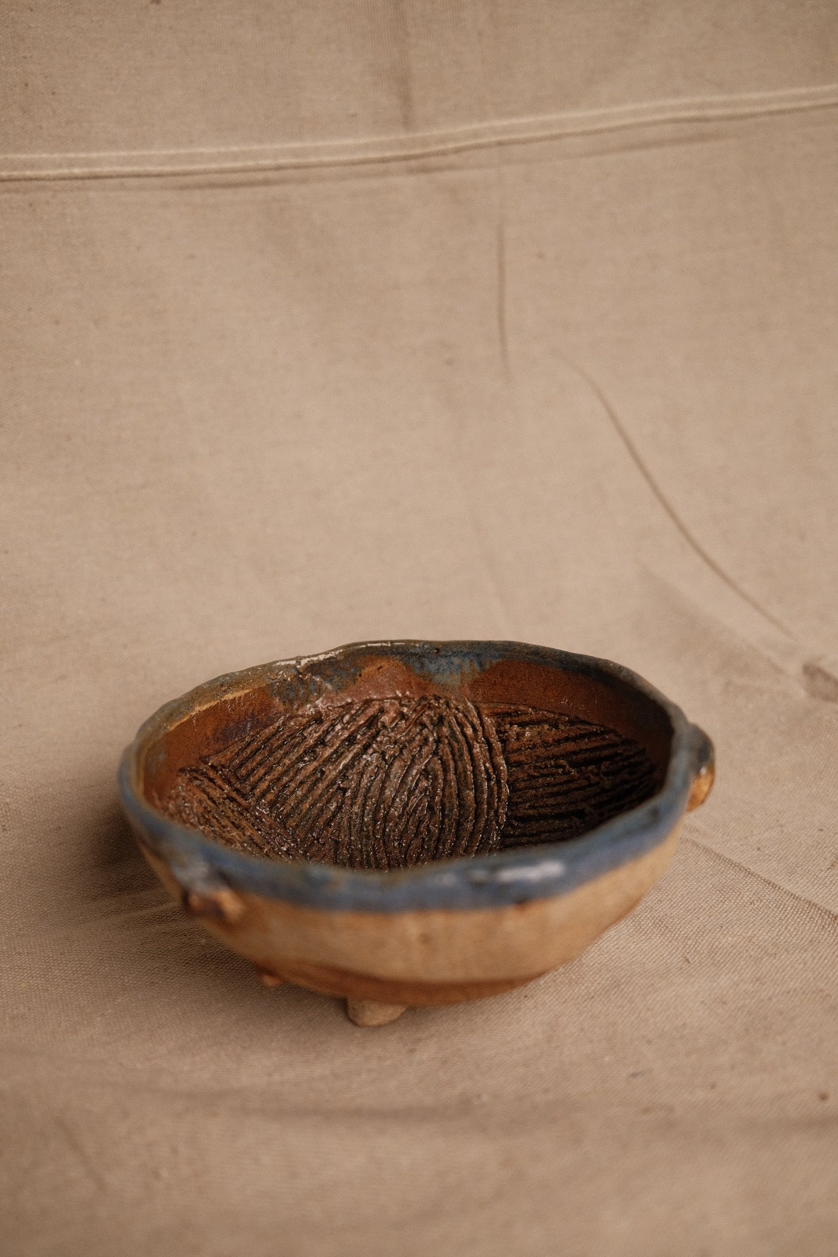 Barro Azul Tripod Vessel