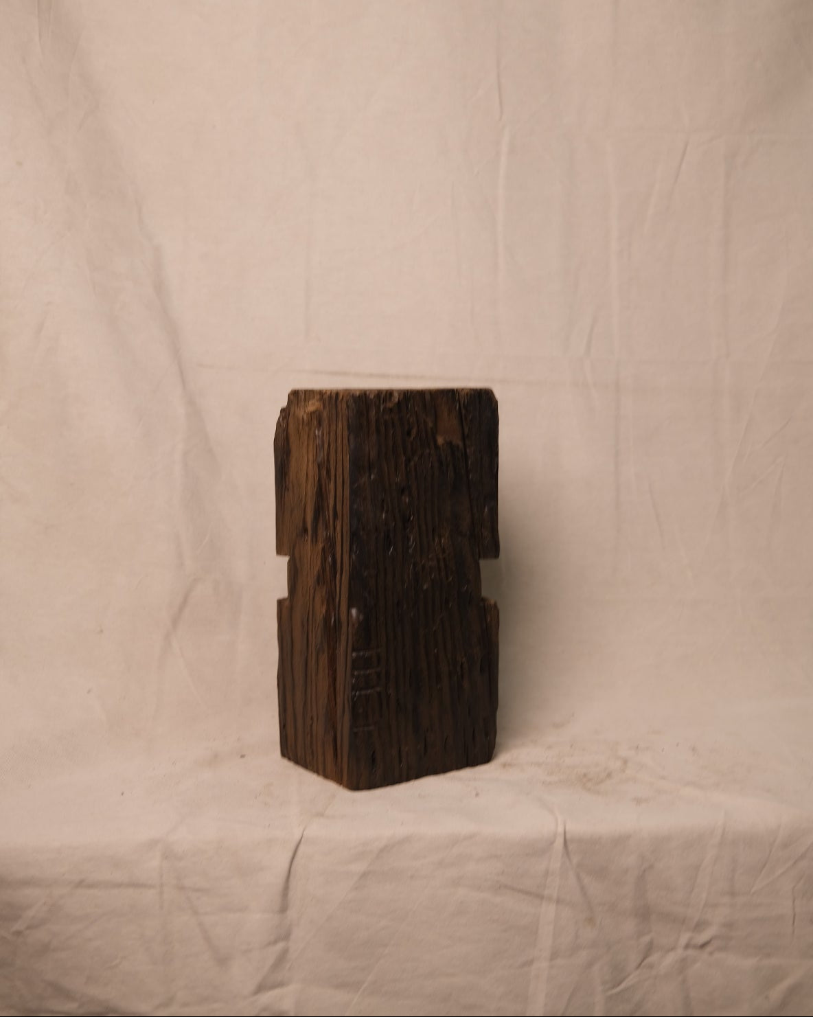 (V) Wood Stump Stand