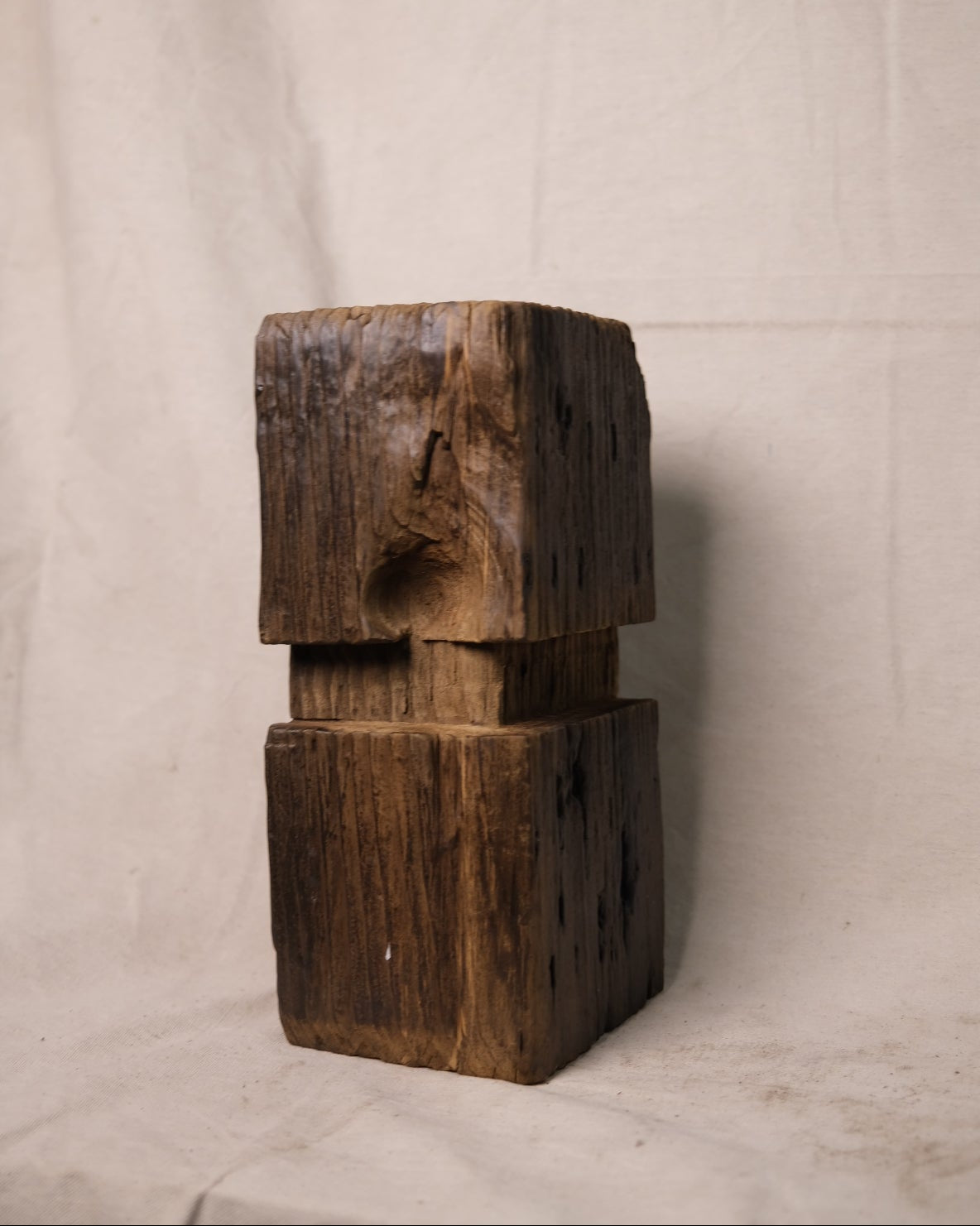 (V) Wood Stump Stand