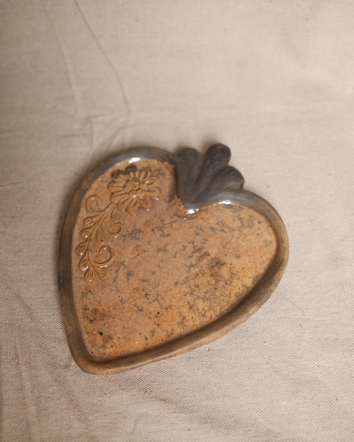 Flor de Corazón Plate