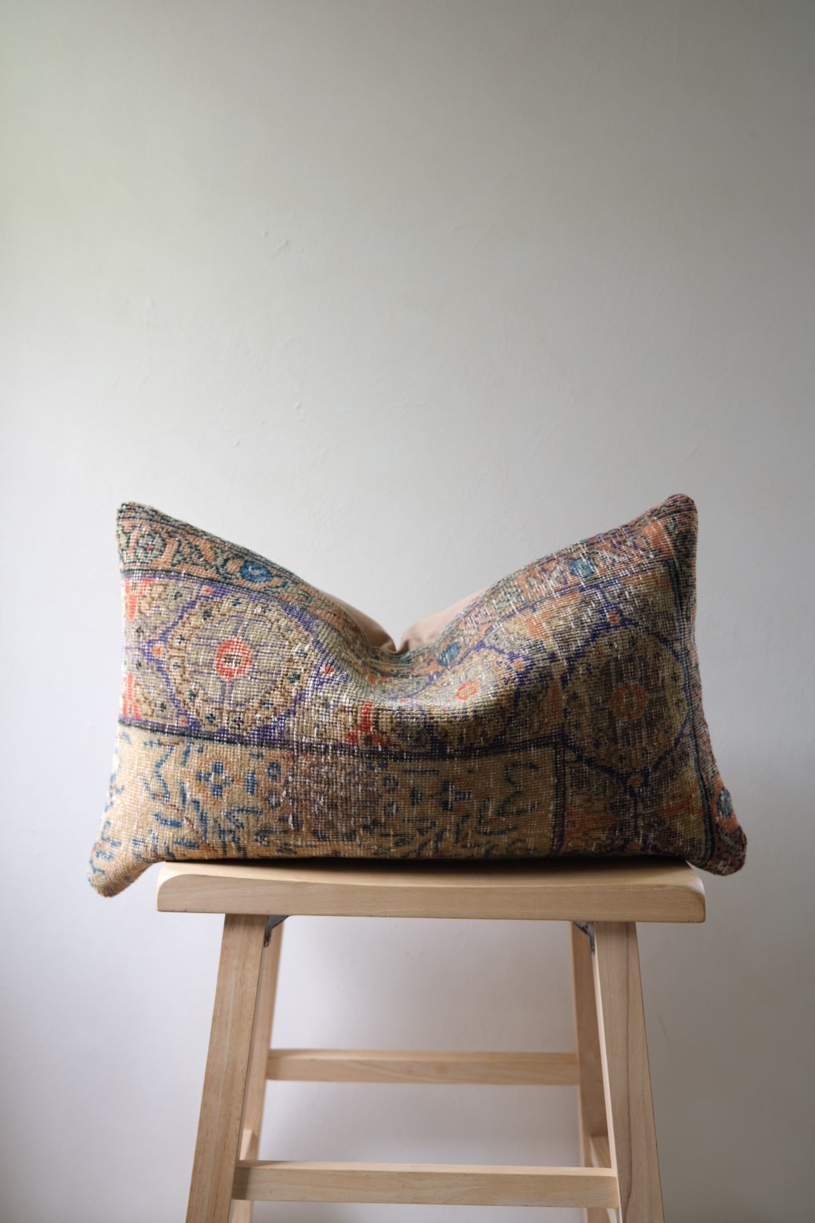 Sola Turkish Lumbar Var. 2