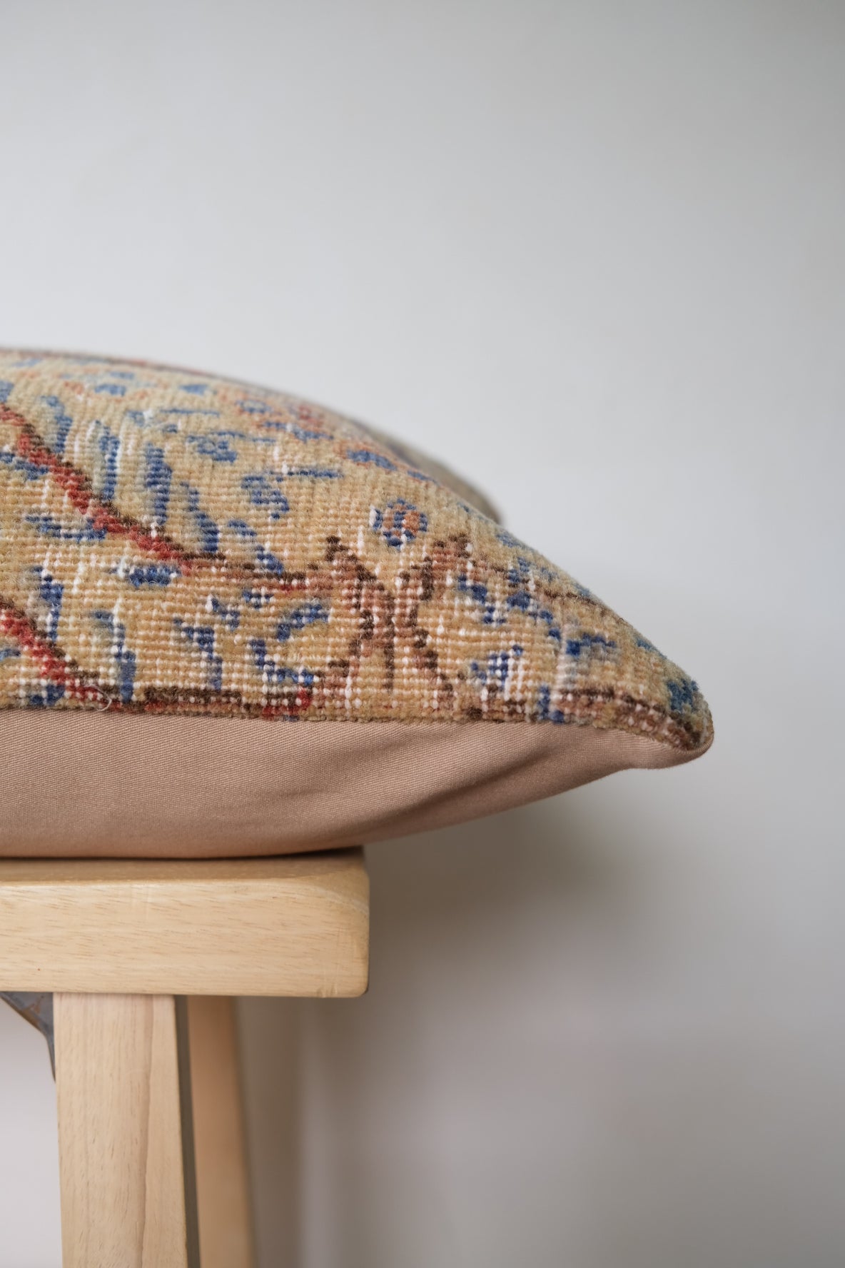 Sola Turkish Lumbar Var. 1