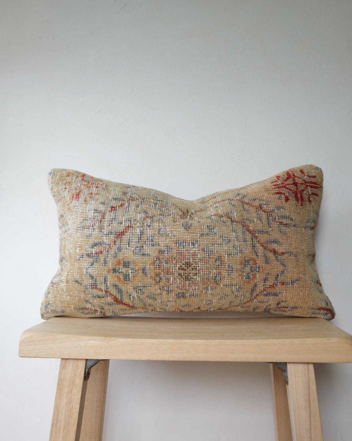 Sola Turkish Lumbar Var. 3