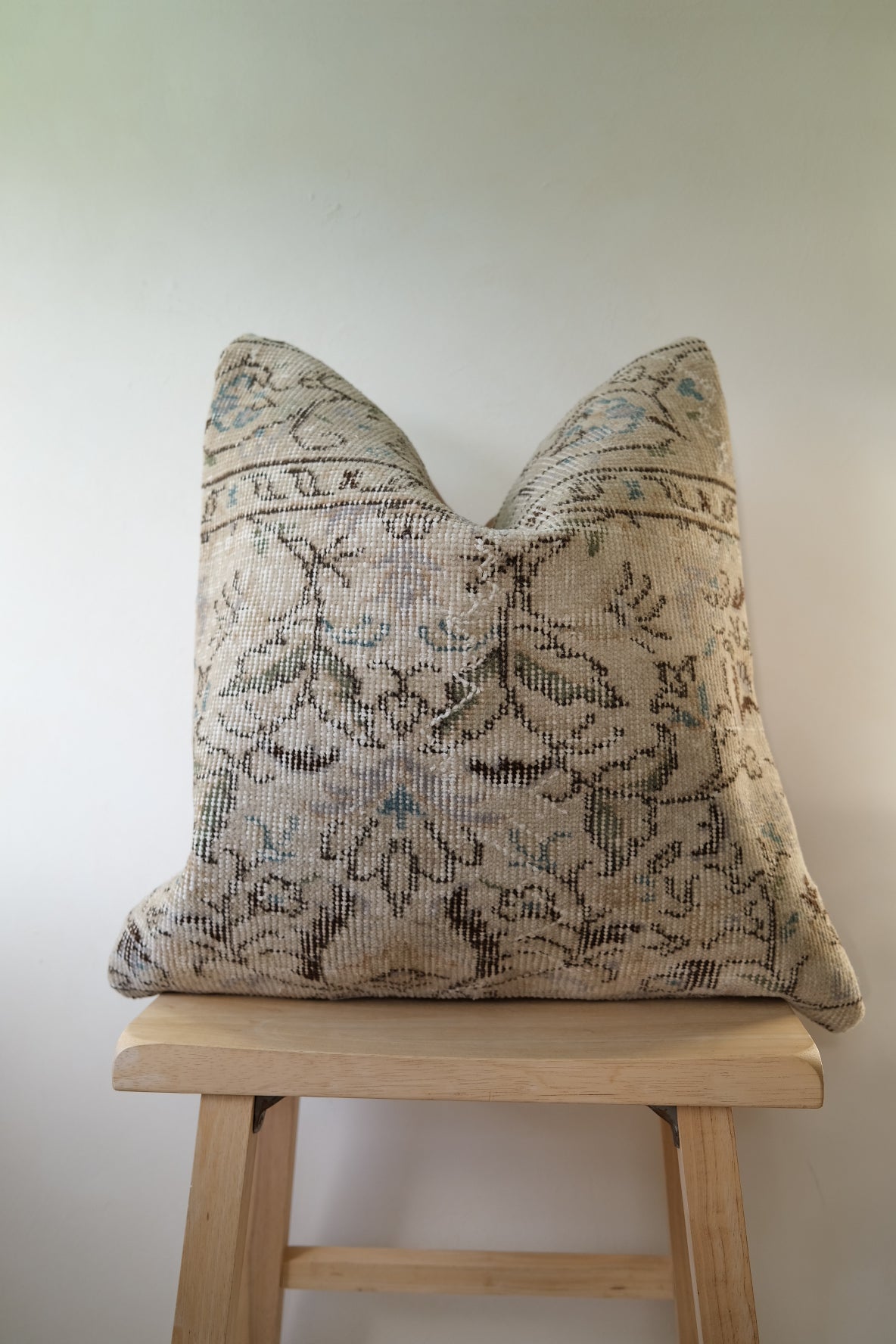 Charlie Turkish Pillow Var.1