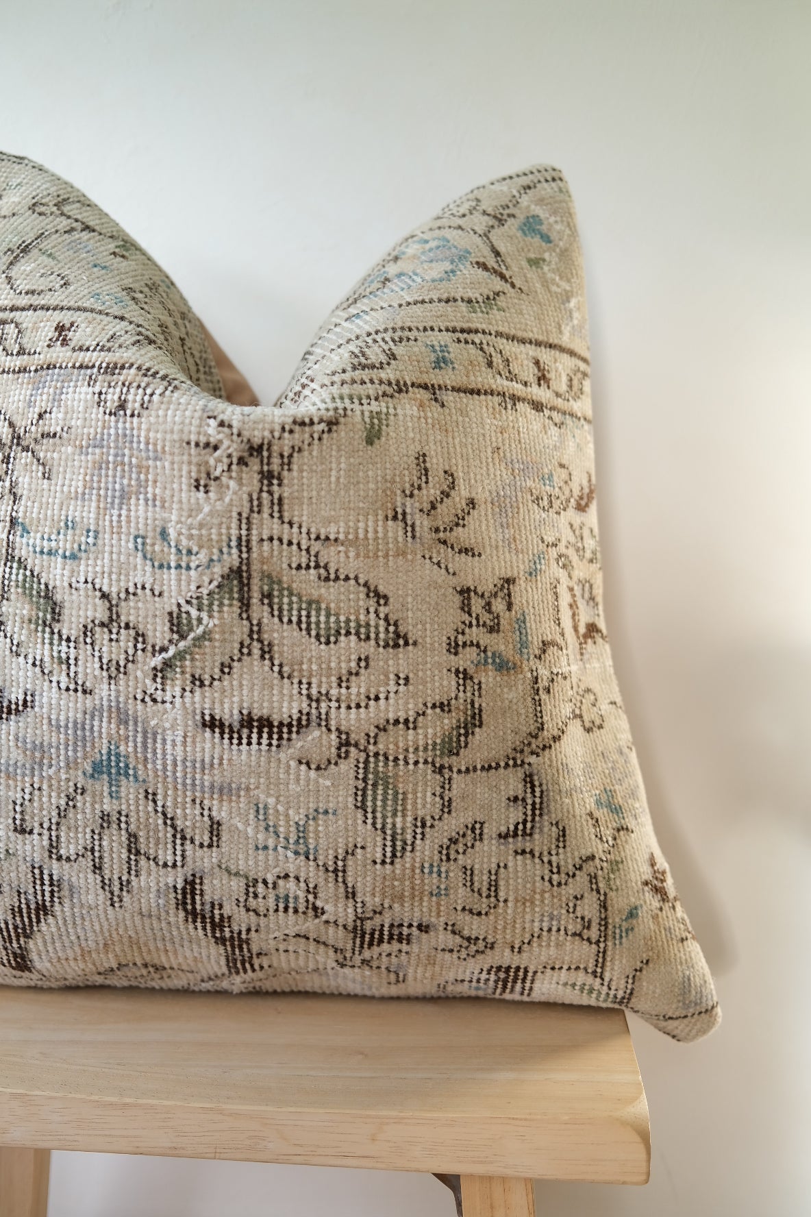 Charlie Turkish Pillow Var.1