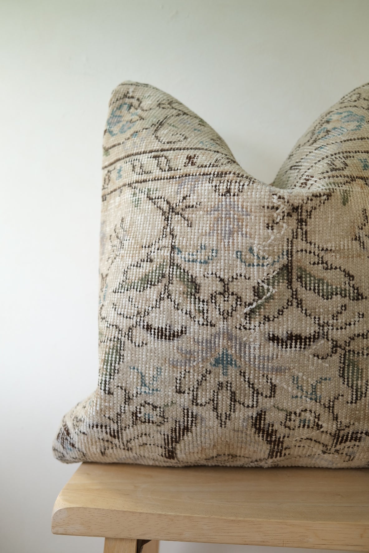 Charlie Turkish Pillow Var.1