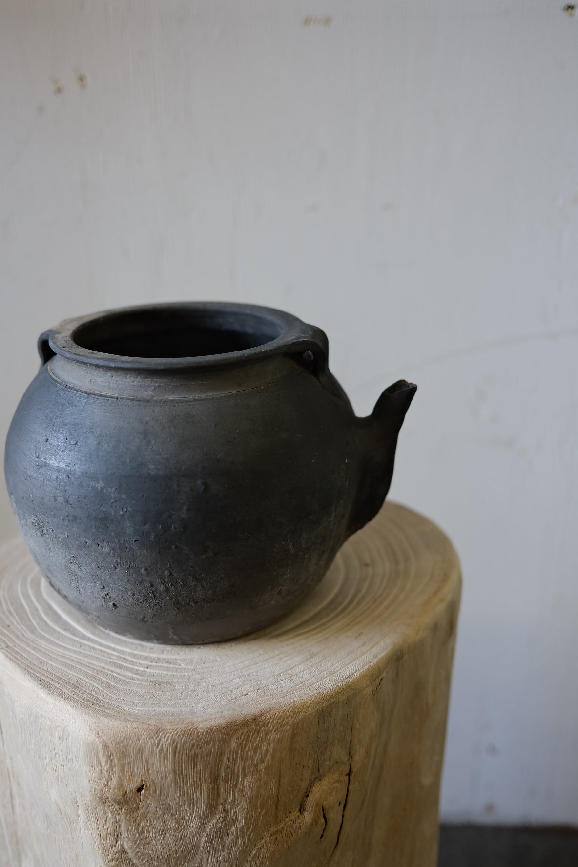 Medium Grey Pot with Lip