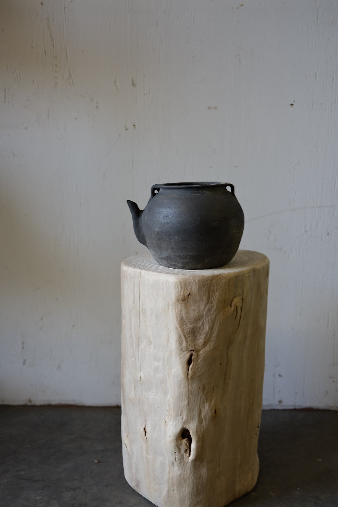 Medium Grey Pot with Lip