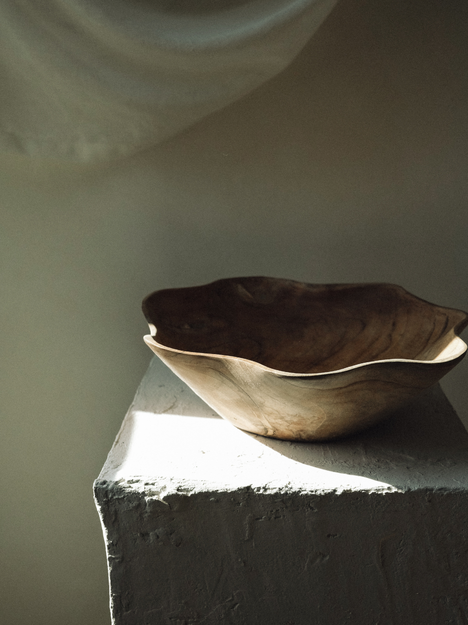 Ruffle Teak Bowl